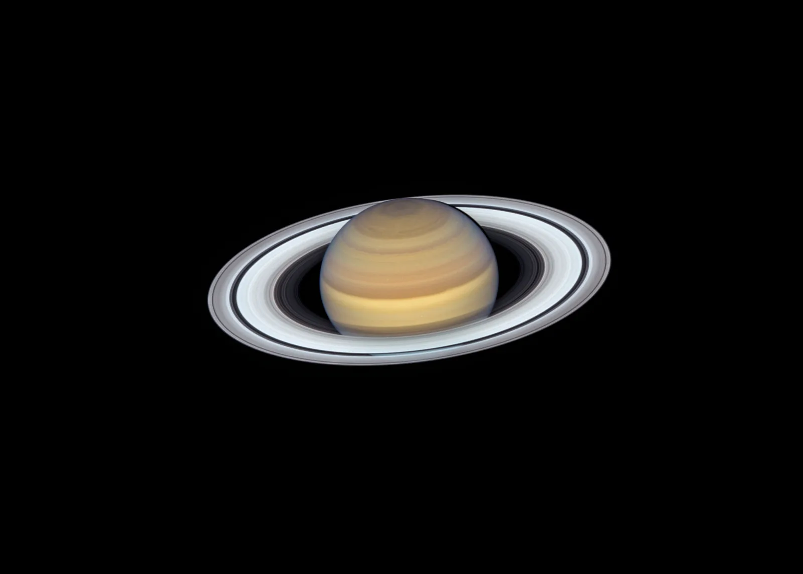 Hubble Captures A Brand New Crisp Photo of Saturn