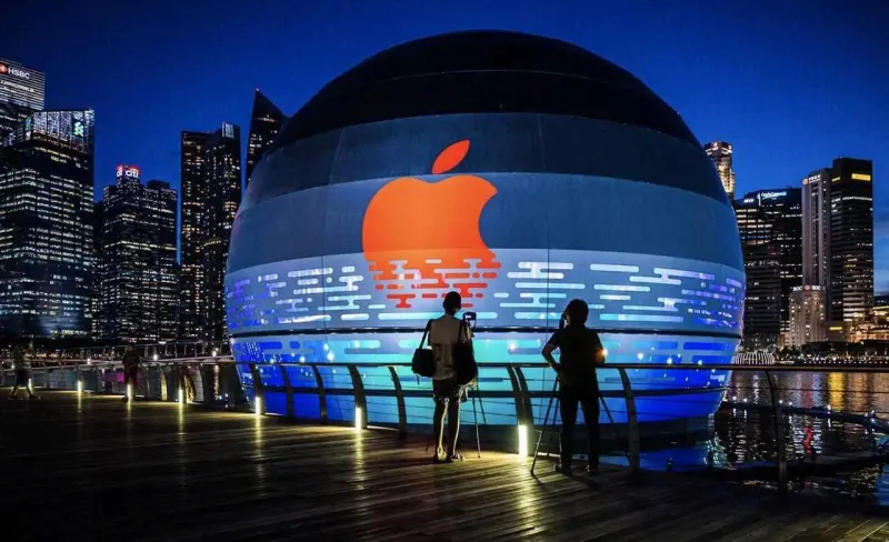 Floating Apple Store in Singapore