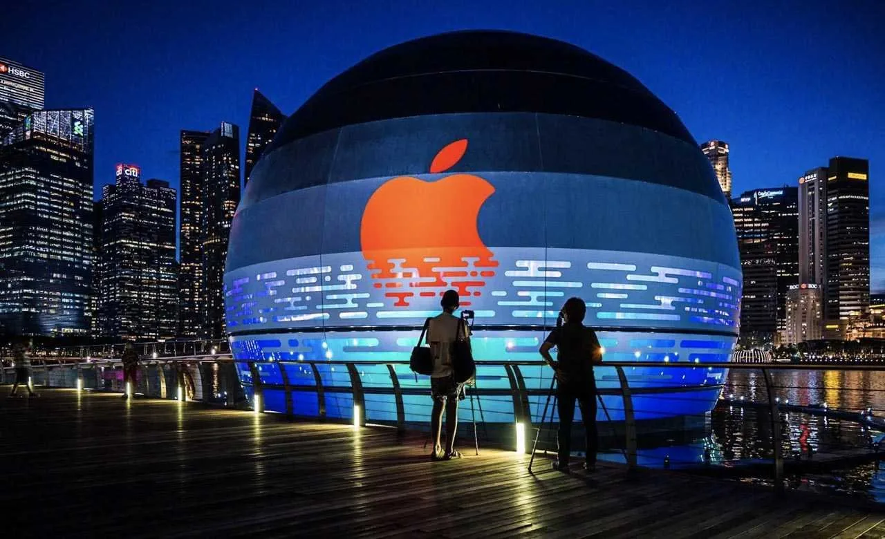 Floating Apple Store in Singapore
