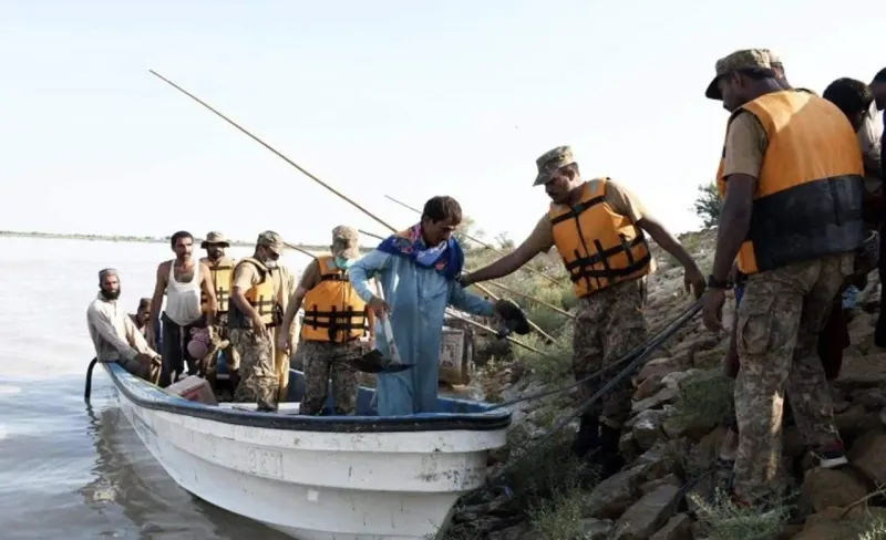 Flood in Dadu - Pakistan Army Continues Relief Operation