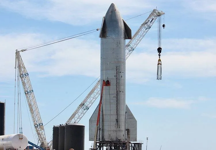 SpaceX SN11 explodes