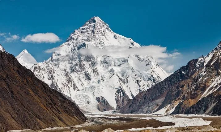 K2 base camp area obtains Phone and internet access