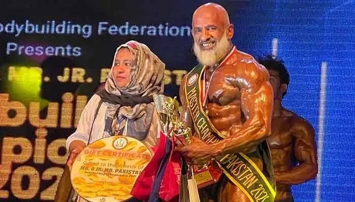 A 60 yr Abdul wahid wins Mr Pakistan title in bodybuilding