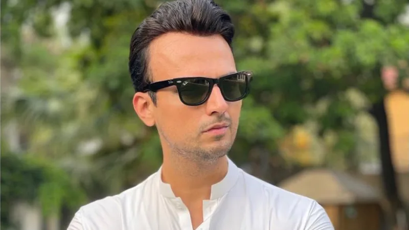 Usman Mukhtar to star in the drama "Sinf e Aahan".