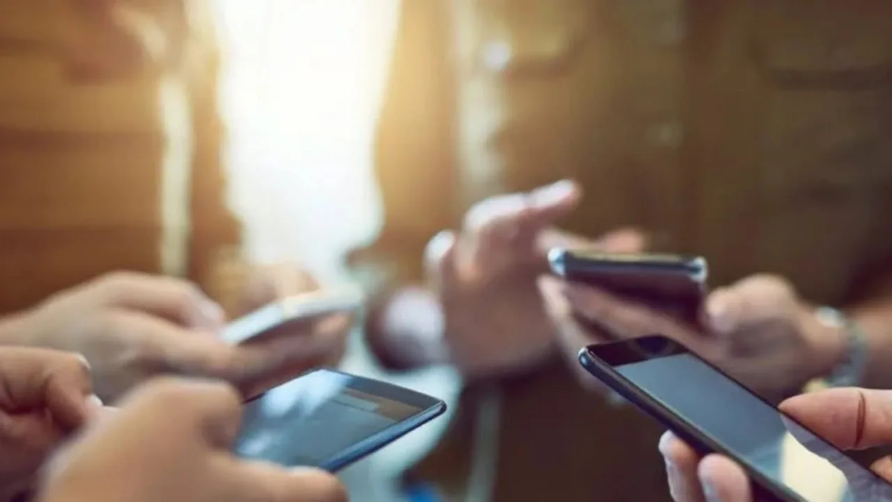 Pakistan 4G smartphone export to UAE: First batch shipped