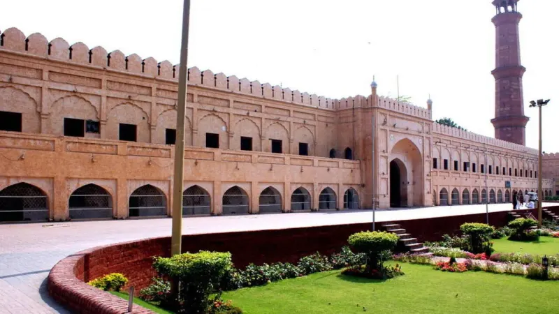 Roshnai gate