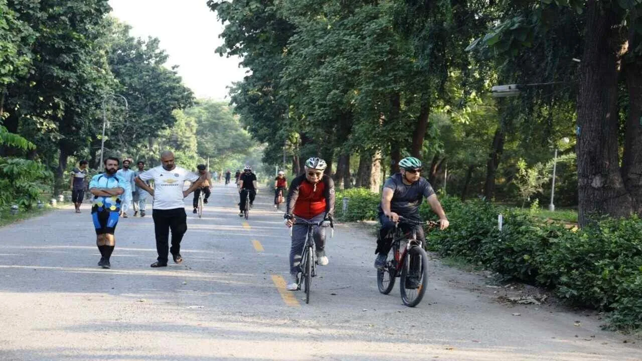 Cycling tracks in Lahore