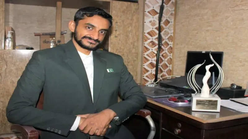 Pakistani self taught