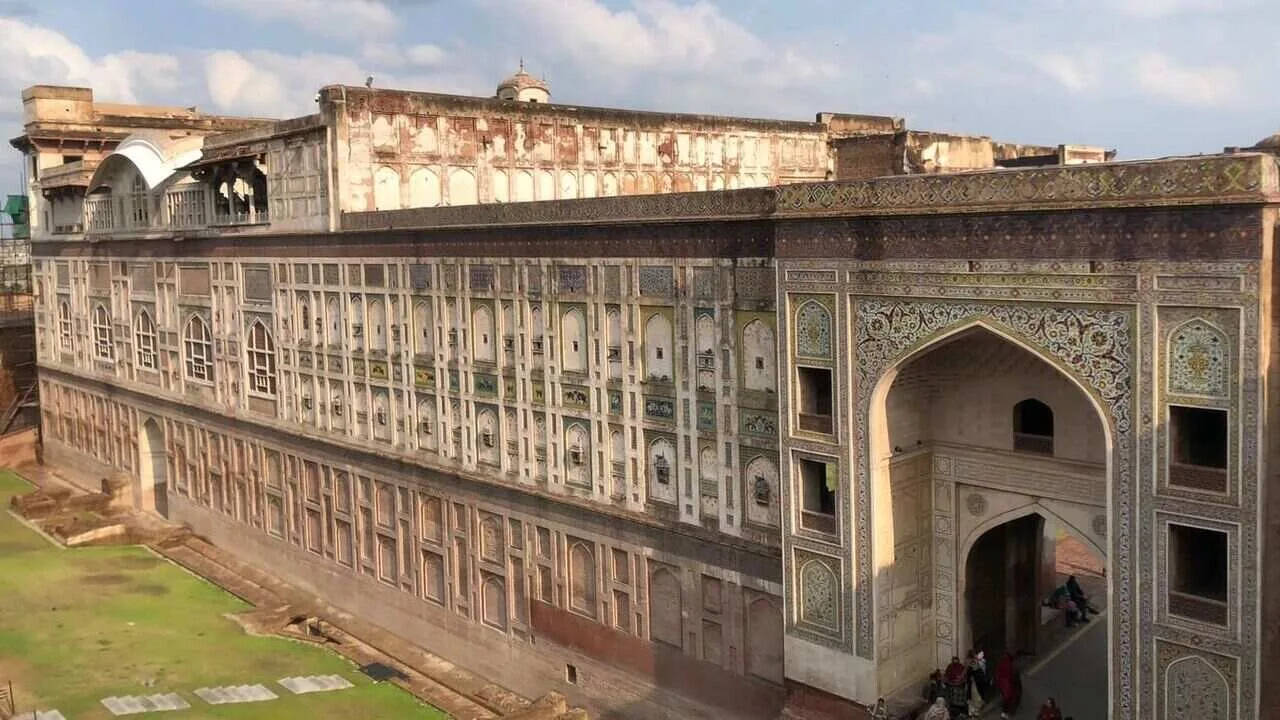 World's Largest Picture Wall restored by WCL Authority