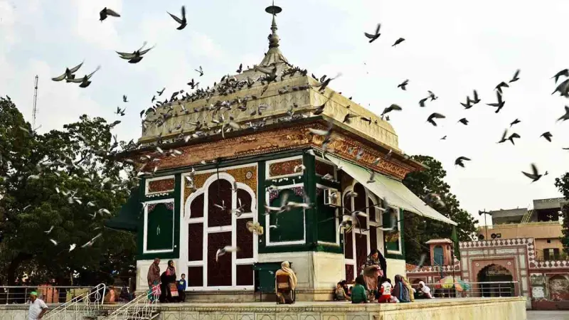The Walled City of Lahore Authority begins conservation of shrines, churches, and a temple.