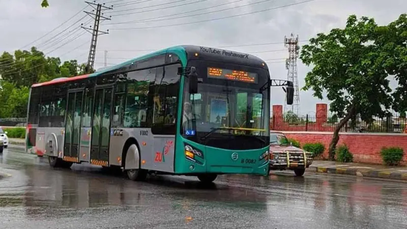 PM Congratulate KP Govt on recognition of BRT Peshawar as a Gold Standard Service