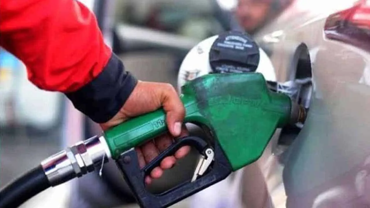PM Imran Khan Announces a Decrease of PKR10 in Petroleum Prices & PKR 5 in Electricity Tariffs
