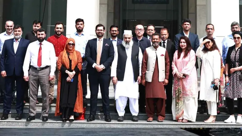 NEPRA Chairman and its CSR award winners visit LUMS