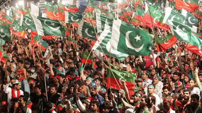 Celebrities Support Imran Khan in the Independence March