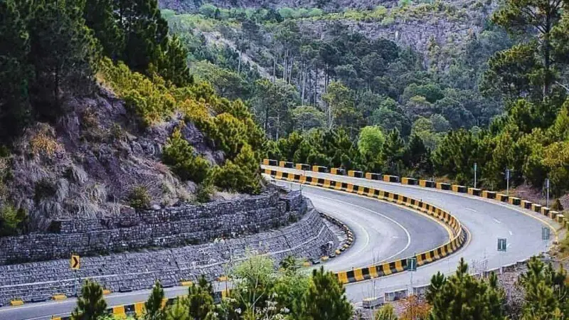 Punjab CM directs for rehabilitation of link roads, street lights in Murree at earliest