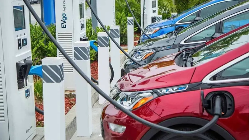 Karachi gearing up for e-vehicle charging at lightning speeds