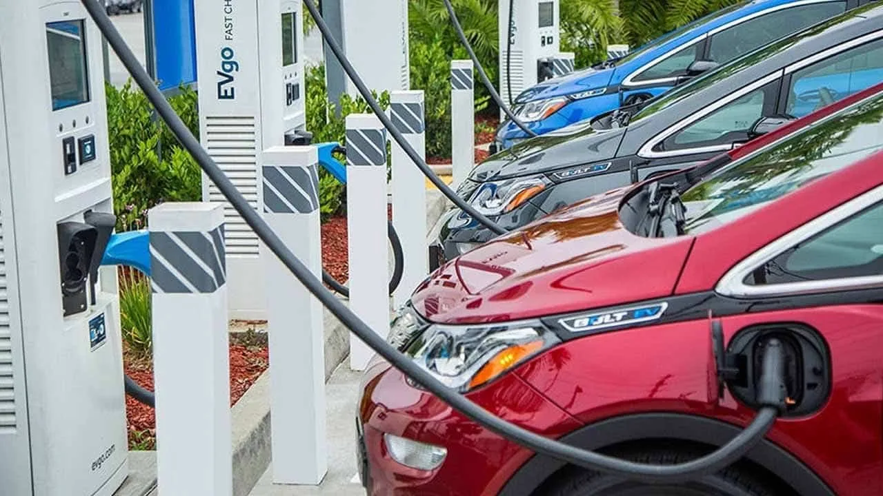 Karachi gearing up for e-vehicle charging at lightning speeds