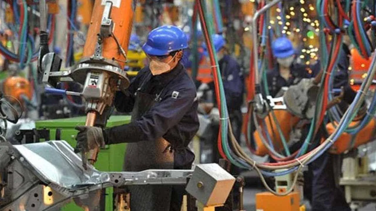 The Supreme Court orders the large-scale manufacturing industries to pay a 4 per cent super tax