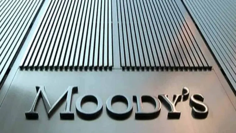 Moody’s downgrades Pakistan’s outlook from stable to negative