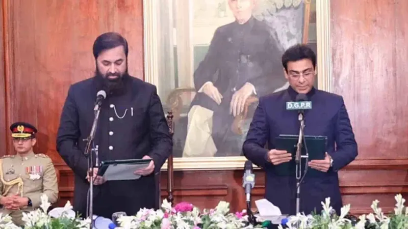 Governor Punjab administers oath to CM Punjab Hamza Shahbaz