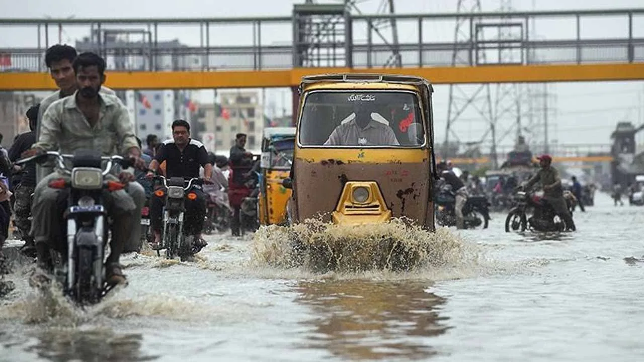 Heavy rainfall spell in Karachi, ruins Eid-ul-Azha