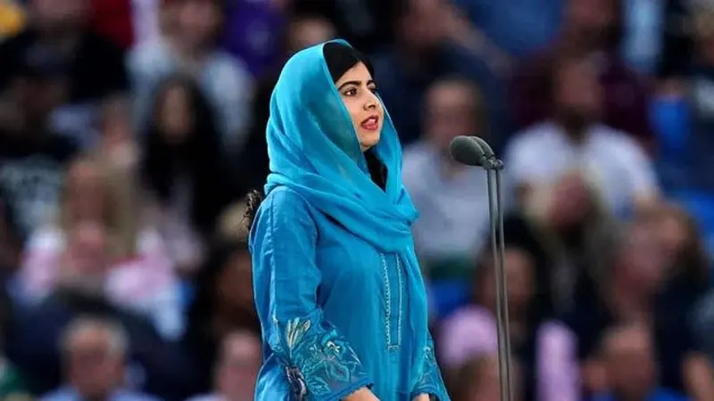 Malala Represents Pakistan at Commonwealth Games opening in Birmingham