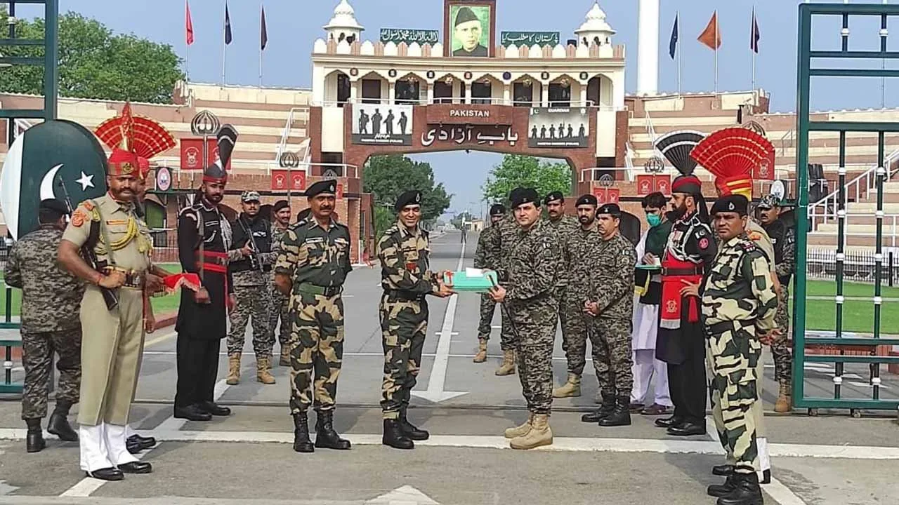Pakistan, India border forces exchange sweets on Eid-ul-Azha