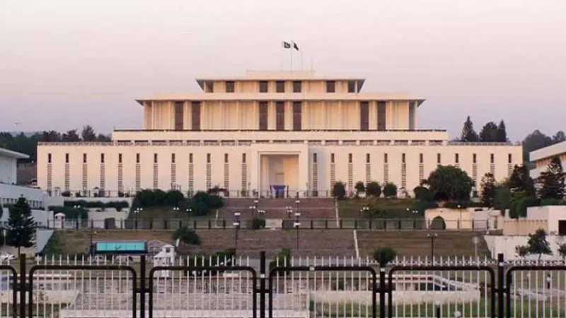 President house completely running on Solar Energy: Arif Alvi