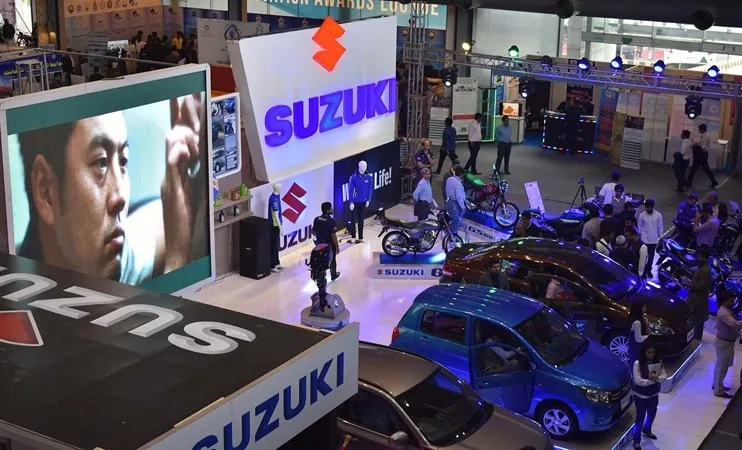 Minister Production innovates "Pakistan Auto Show"