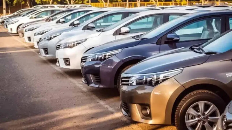 Car prices fall in Pakistan as dollar weakens 