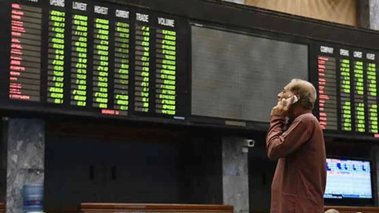 PSX declines by 368 points amid political happenings