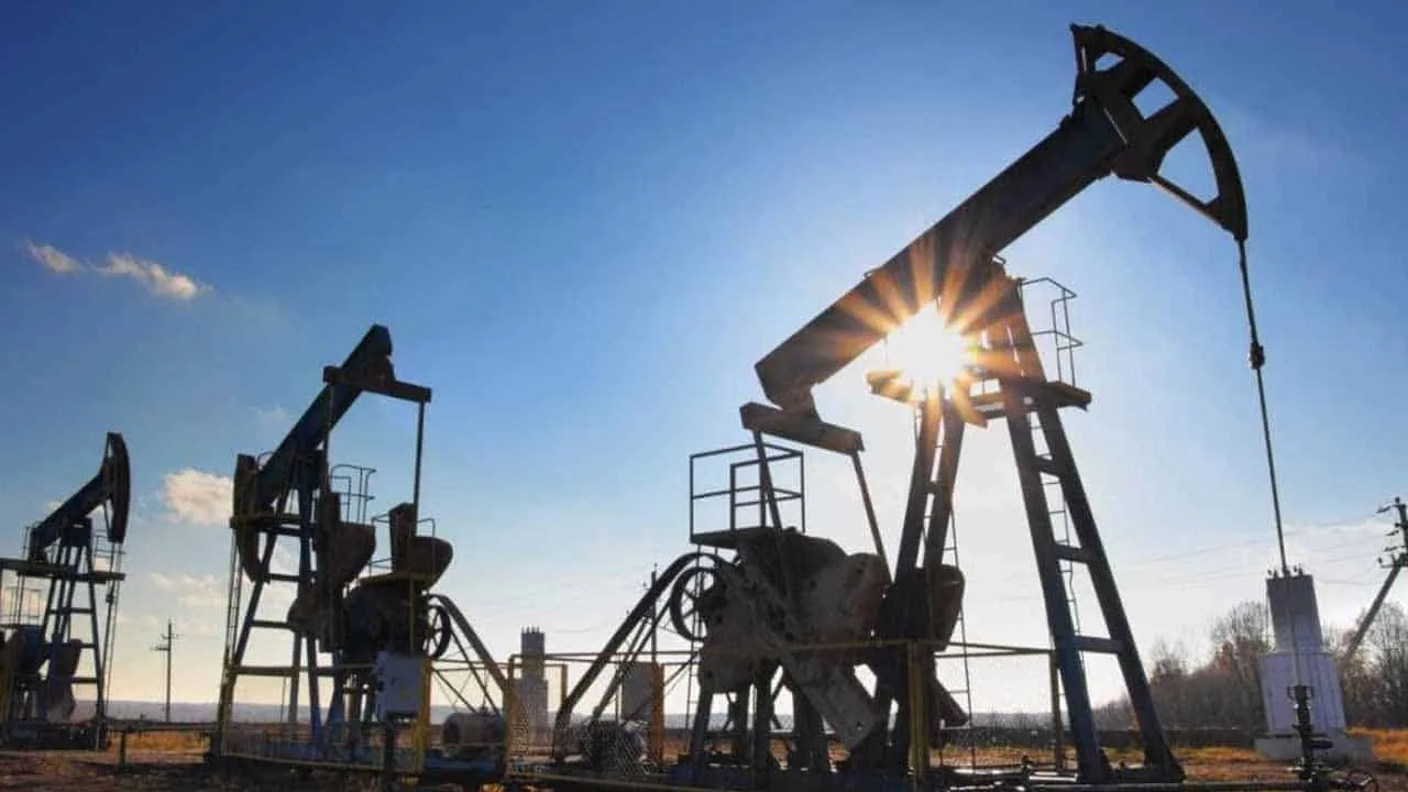 Russian team to arrive today for oil talks