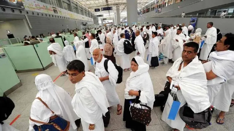 Saudi Arabia allows holders of tourist visas to perform Umrah