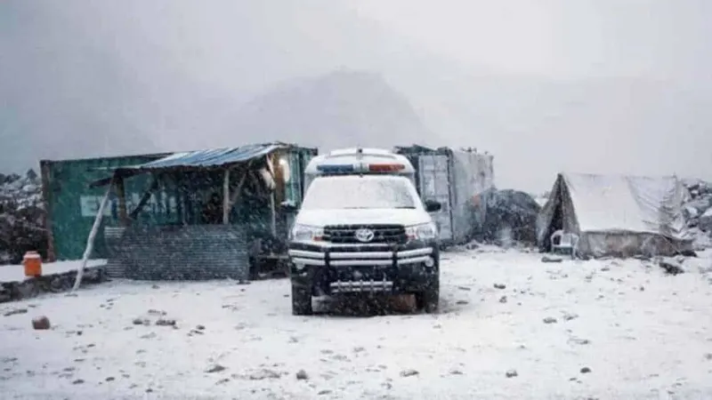 First snowfall of autumn on Babosar top and sides