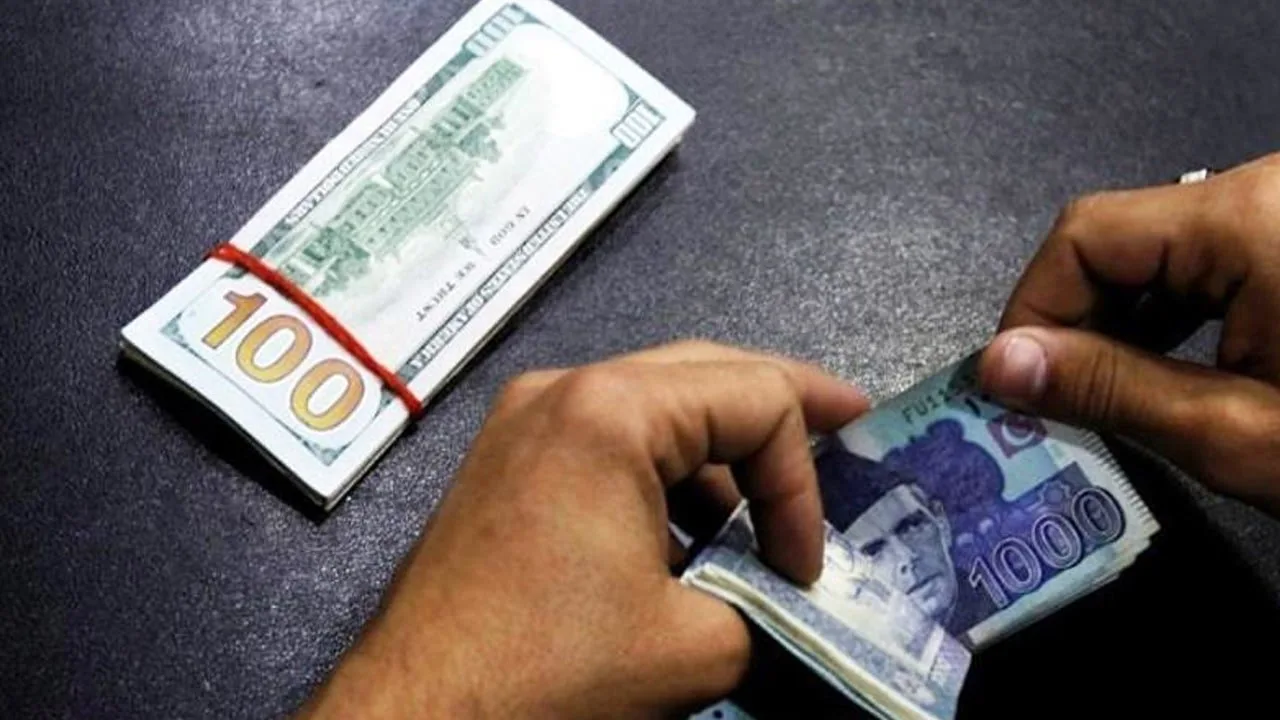 Pakistani Rupee strengthens by Rs2.62 against dollar in interbank