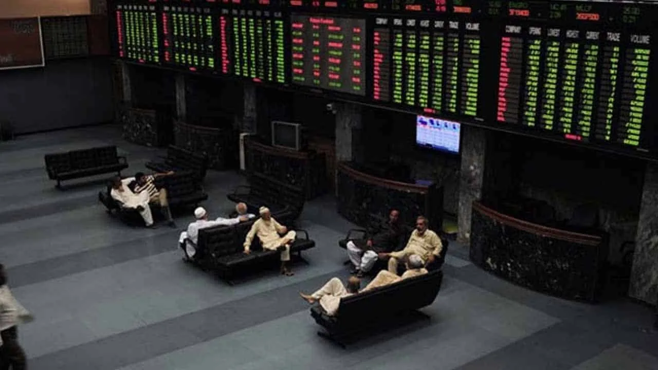 KSE-100 slumps as political uncertainty overshadow ‘positive developments