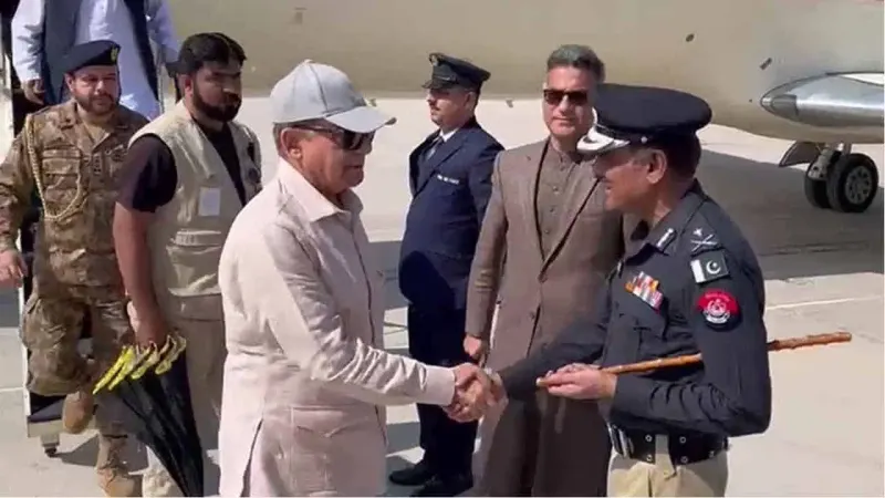 PM arrives in Jacobabad for a day-long visit to Balochistan