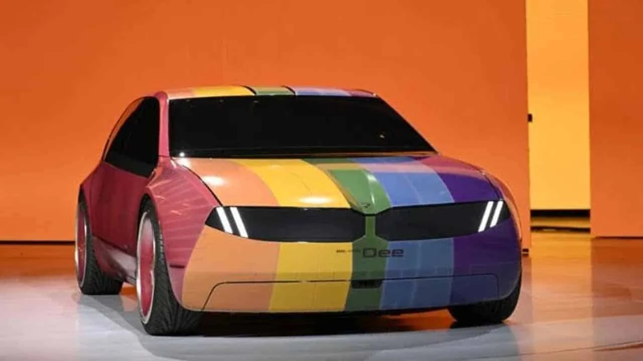BMW unveils concept car that can change colors