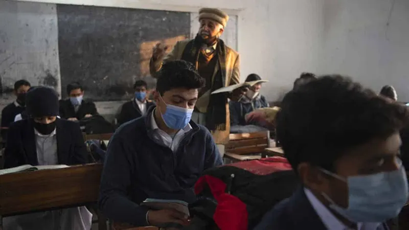 KP govt upgrades 130,000 teachers in last cabinet meeting