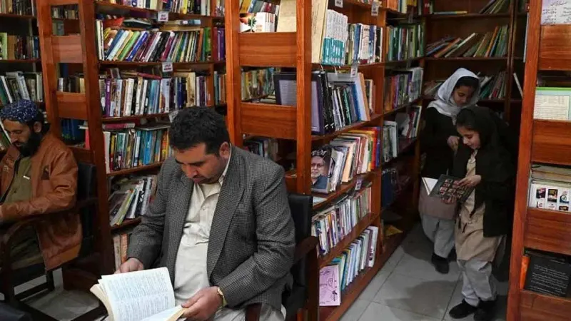 Library thrives in Pakistan's 'wild west' gun market town