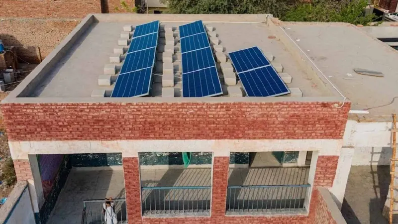 PM Shehbaz Sharif Calls for Implementing Nationwide Solarization
