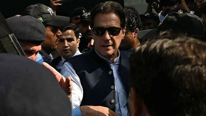 Judge Proposes to Halt Arrest Attempts if Imran Surrenders in Toshakhana Case Court Hearing