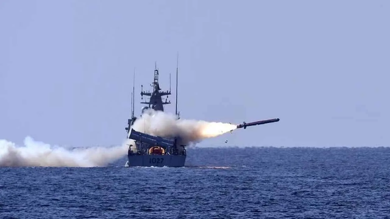 Pak Navy successfully test-fires surface-to-air missiles at night