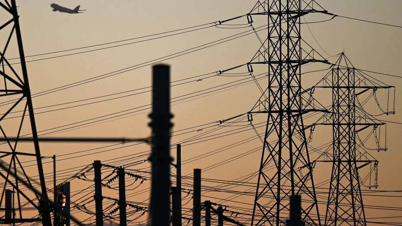 PM Shehbaz formed committee to transfer DISCOs to province