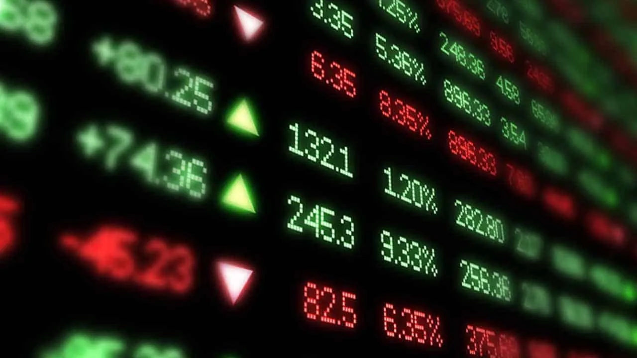 PSX continues downward trend, drops 501 points