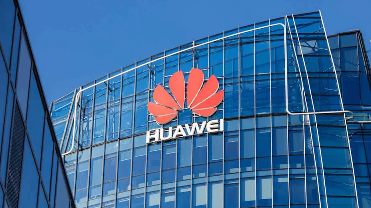 Huawei plans smartphones' re-entry