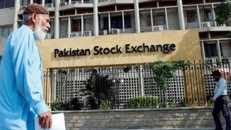 PSX experiences a bullish trend with KSE-100 index surging over 350 points