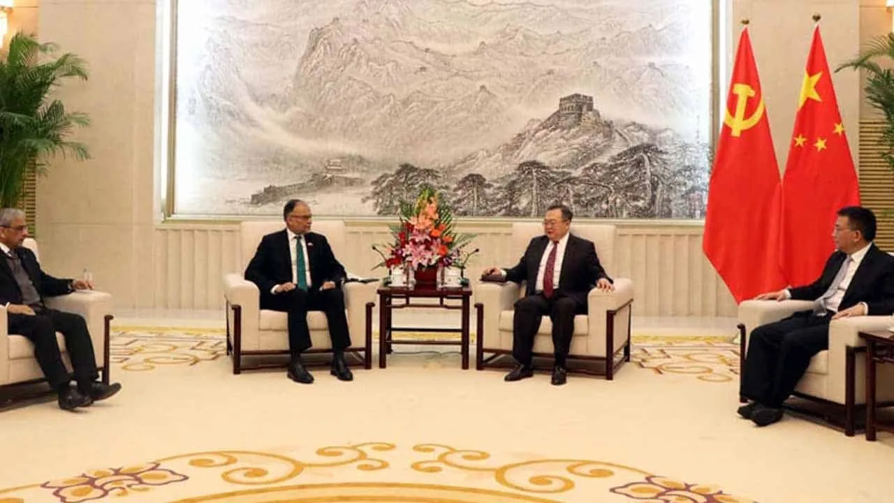 Pakistan, China decide to give impetus to their bilateral cooperation under CPEC
