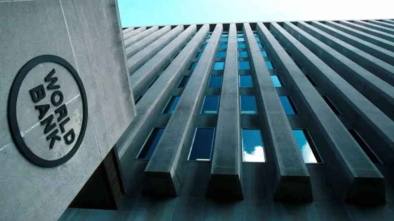 Pakistan faces further economic pressure as World Bank links $450m loan to IMF review
