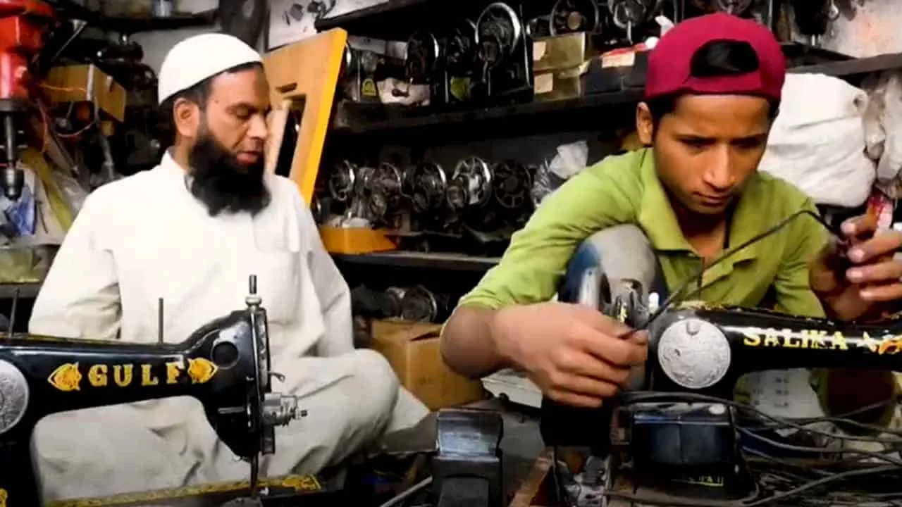 Meet Muhammad Rashid, a blind mechanic from Karachi